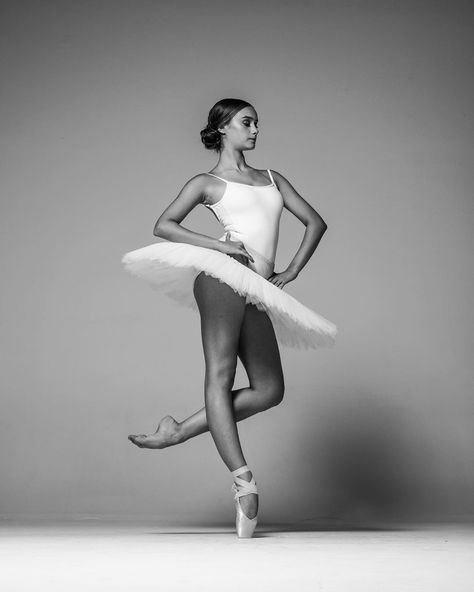 Poses For Ballet Pictures, Amber Novella Skaggs, Ballet Photo Shoot Poses, Ballet Portrait Photography, Ballet Photoshoot Ideas, Ballet Picture Poses, Ballet Headshots, Ballet Photoshoot Poses, Dance Duet Poses