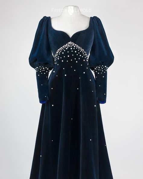 Frieda Lepold on Instagram: "✨ The Starry Night ✨ I have never been asked so often to finally show the other side of a dress - so here is the front of the Starry Night. It is another dress inspired by the night sky made of dark blue velvet embellished with pearls. If you like the dress and are interested in the process of making it, you can watch the video on YouTube, the link is in my profile. If you would like to commission this or a similar dress, feel free to email me at info@friedalepo Pearl Blue Dress, Night Inspired Dress, Dark Elegant Dress, Velvet Dress Blue, Night Blue Dress, Blue Dress With Pearls, Blue Starry Dress, Velvet Blue Dress, Velvet Dress With Pearls