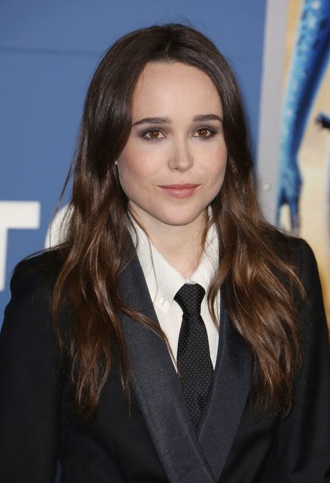 We can't stop staring at Ellen Page's super-glamorous "W Magazine" cover Single Ready To Mingle, Canadian Geography, Halifax Canada, Singles Awareness Day, Ellen Page, Usa Pictures, Moving To New Zealand, Trailer Park Boys, Canada Eh