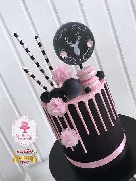 Pink And Black Sweet 16 Cake, Birthday Cake Blackpink, Blackpink Themed Cake, Blackpink Cake Design, Cakes Elegant Birthday, Black Pink Cake, Black And Pink Cake, Wearing His Clothes, Pink And Black Cake