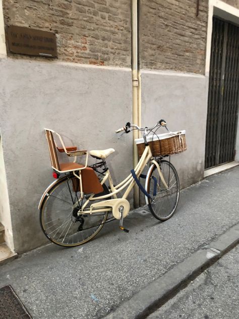 Biking Aesthetic, Aesthetic Italy, Beige Aesthetic, Light Academia, Retro Vintage, Bicycle, Bike, Italy