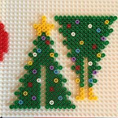 Strijkkralen voorbeelden en patronen met diverse vormen en figuren zoals pokemon, fruit ideeën en meer - Mamaliefde.nl 3d Perler Bead Patterns Christmas Tree, 3d Christmas Tree Perler Beads, Pearler Bead Christmas Tree, Perler Beads Christmas Tree Pattern, 3d Hama Beads Patterns Christmas, Hama Beads Christmas Tree, 3d Iron Beads Pattern, Christmas Tree Hama Beads, Christmas Tree Perler Bead Patterns