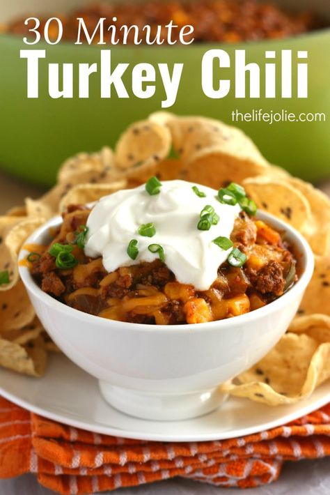 This 30 Minute Turkey Chili is one of the ultimate comfort foods- not only is it healthy and easy to make, it has the best flavor. Ready in 30 minutes, this is definitely a keeper! 30 Minute Turkey Chili, Delicious Chili Recipe, Turkey Chili Recipe, Chili Recipe Turkey, Turkey Soup, Turkey Chili, Chili Recipe, Ultimate Comfort Food, Chili Recipes