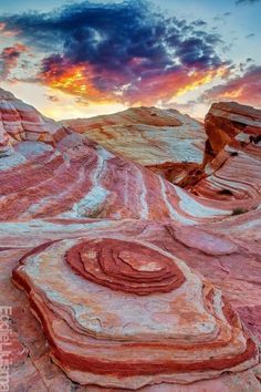 Valley Of Fire State Park, Valley Of Fire, Desert Painting, Rock Formations, In The Desert, Pretty Places, Places Around The World, Most Beautiful Places, The Desert