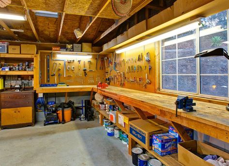 Garage Workshop Layout, Luxury Hot Tubs, Sports Court, Garage Workshop Organization, Workshop Layout, Woodworking Shop Layout, Shop Buildings, Garage Work Bench, Garage Shed