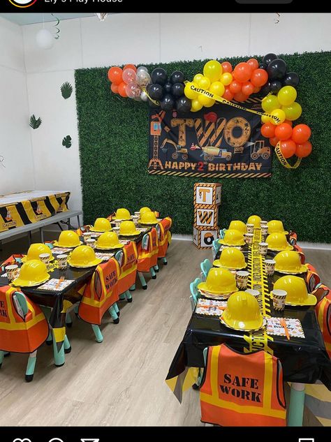 Construction Theme Party Outfits, Construction Theme Photoshoot Ideas, Construction Theme Party, Cayman S, Construction Theme, Truck Party, Construction Birthday, Themed Decor, Boy Birthday Party