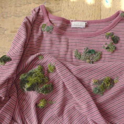 Moss Embroidery On Pants, Embroidered Moss On Clothes, Moss Embroidery On Clothes, Moss Embroidery Clothes, Goblincore Embroidery, Moss Embroidery Tutorial, Embroided Clothes, Shirt Embroidery Ideas, Moss Outfit