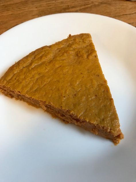 This Weight Watchers Crustless Pumpkin Pie is just 4 smart points for the WHOLE pie. Enjoy all the pumpkin pie flavors you love, guilt free. Crustless Pie, Crustless Pumpkin Pie Recipe, Low Calorie Pumpkin, Weight Watchers Pumpkin, Super Low Calorie, Crustless Pumpkin Pie, Ww Freestyle, Ww Desserts, Weight Watchers Desserts