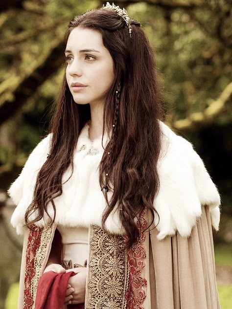 Reign on CW. Adelaide Kane as Mary, Queen of Scots.  Costume Reference for Walker  White Studio's custom made couture costumes. www.walkerandwhitestudio.com Marie Stuart, Reign Tv Show, Reign Mary, Reign Fashion, Reign Dresses, Mary Stuart, Adelaide Kane, Mary Queen Of Scots, Costume Drama