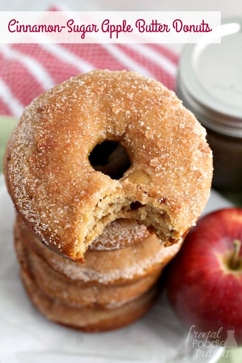 These perfect for fall Cinnamon-Sugar Apple Butter Donuts are packed with the flavors of fresh apple & spiced apple butter. Beignets Cuits, Cinnamon Sugar Apples, Apple Cider Donuts Baked, Cinnamon Donuts, Sugar Apples, Breakfast Party, Baked Apple, Apple Cider Donuts, Baked Donuts