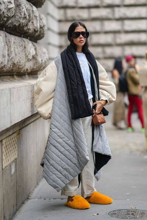 19 Chic and Cozy Blanket Coats to Shop For Winter Steet Style, Chic Outerwear, Blanket Coat, Coat Outfit, Street Style Edgy, Street Style Winter, Wool Turtleneck, Women's Casual Style, Autumn Fashion Casual