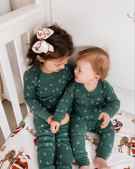 Minimal Christmas Pajamas, Neutral Family Christmas Pajamas, Family Pajamas Christmas Photo Ideas, Jingle Bunnies, Diy Christmas Pajamas, Christmas Pjs Family Picture Ideas, Toddler Christmas Pjs, Kids Christmas Pajamas, Toddler Christmas Pajamas