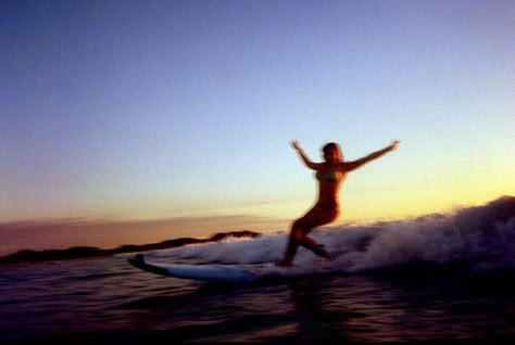 Surfing Pics, Surfing Aesthetic, Surf Aesthetic, Surf Life, Dream Lifestyle, Summer Feeling, Surfs Up, Surfer Girl, Summer Dream