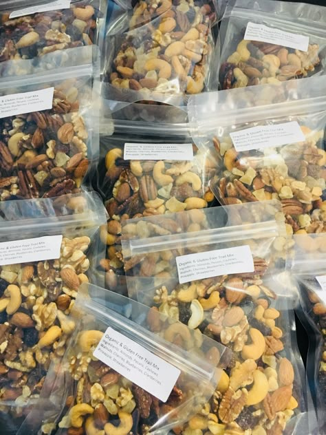 Trail Mix Packaging, Mixed Nuts Packaging, Nuts Packaging, Bakery Packaging Design, Spices Packaging, Dried Fruit Mix, Nut Snacks, Snack Mix Recipes, Bakery Packaging