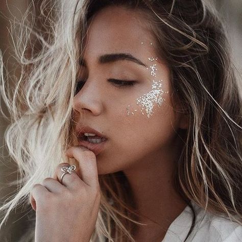 Coachella Make-up, Glitter Carnaval, Carnaval Make-up, Music Festival Makeup, Makeup Festival, Coachella Makeup, Festival Make Up, Festival Makeup Glitter, Concert Makeup