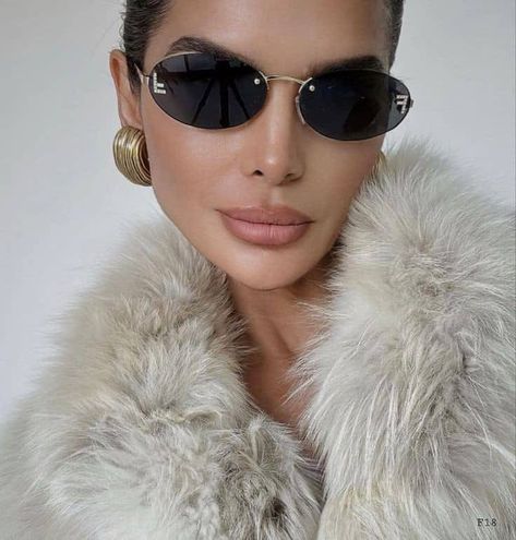 Fendi Glasses Sunglasses, Fendi Sunglasses Women, Sunglasses Fendi, Fendi Glasses, Classy Glasses, Fendi Eyewear, Fendi Women, Sunglasses Outfit, Protective Eyewear