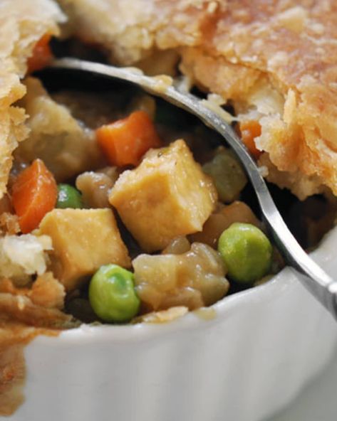 Vegetarian Gravy Recipe, Vegetable Pot Pie, Veggie Pot Pie, Vegan Pot Pies, Vegetarian Gravy, Vegetable Pot Pies, Vegan Tofu, Savory Vegan, Vegan Comfort Food