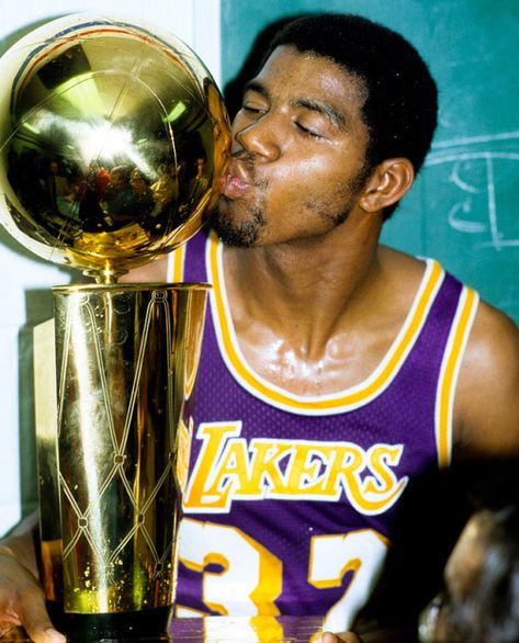 Showtime Lakers, James Worthy, Basketball Background, Sporting Legends, Kobe Bryant Pictures, Kobe Bryant Wallpaper, Basketball Photography, Nba Pictures, Nba Legends