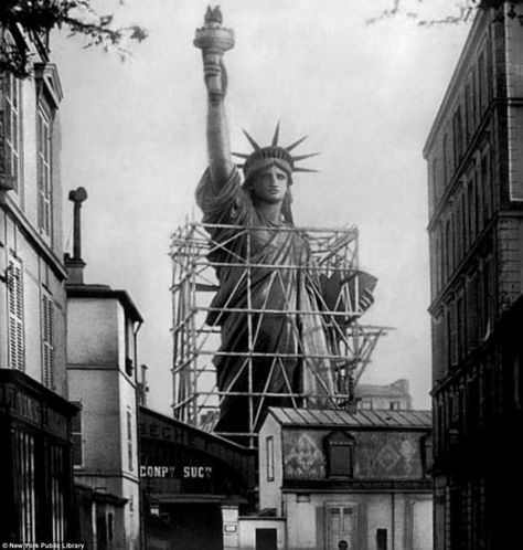 Statue Of Liberty Photography, تمثال الحرية, Statue Liberty, Rare Historical Photos, The Statue Of Liberty, Historical Moments, Henri Rousseau, History Photos, Historical Pictures