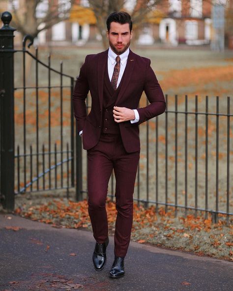 By @chezrust Burgundy Suit Men, Beach Wedding Suit, Men Suits Prom, Wedding Suit Groom, Elegant Men Style, Beach Wedding Suits, Maroon Suit, Prom Suits For Men, Suit Groom