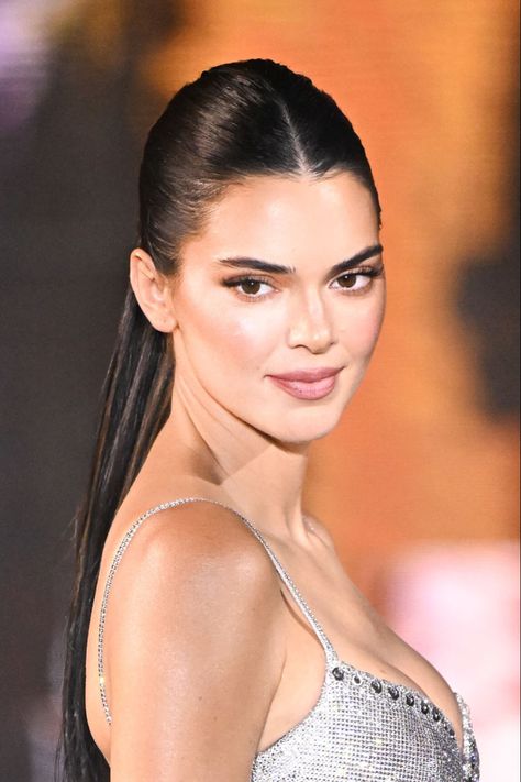 Kendall Jenner Outfits Street Styles, Kendall Jenner Photoshoot, Kendall Jenner Body, Kendall Jenner Modeling, Kendall Jenner Face, Kendall Jenner Icons, Kendall Jenner Video, Moschino Fashion, Kendall Jenner Makeup