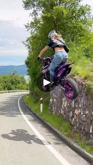 Yamaha Supermoto, Honda Supermoto, Ktm Supermoto, Motorcycle Crashing Video, Bike Meme, Kawasaki Bikes, Yamaha R6, Zx 10r, Motorcycle Memes Hilarious