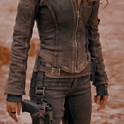 Dystopian Book Aesthetic, Chloe Frazer Aesthetic, Apocalypse Girl Aesthetic, Dystopian Aesthetic Outfit, Appocolypse Outfits Aesthetic, Winter Apocalypse Outfit, Apocalypse Aesthetic Outfit, Soft Apocalypse Aesthetic, Apocalypse Aesthetic Clothes