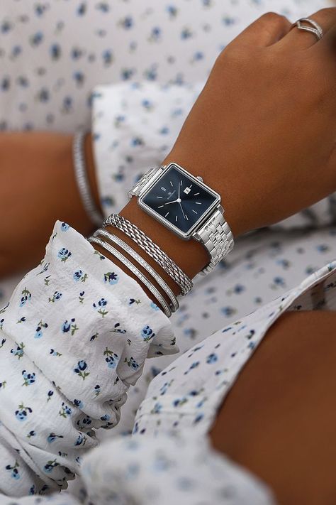 Apple Watch Features, Silver Watches, Silver Watches Women, Vintage Watches Women, Watches Women, Blue Watches, Dope Jewelry, Rose Gold Watches, Black Week