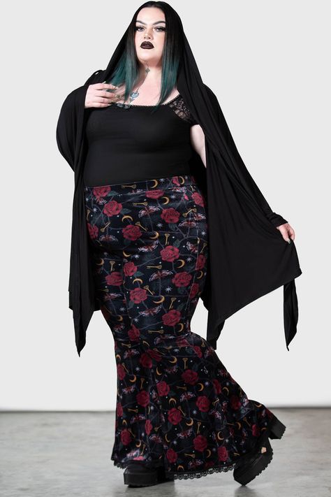 GLINDA.- Soft, stretch velvet.- Statement, custom all-over print.- Elasticated waistband.- Flared leg.- High rise.- Lace trim detail.- Fitted.Model is 5ft 8 and wears a size 4XL.With KILLSTAR branding, 93% Polyester, 7% Elastane. Goth Plus Size Clothing, Plus Size Women Goth, Gothic Fitted Full-length Bottoms, Chubby Goth, Goth Bell Bottoms, Gothic Flare Pants, Goth Bell Sleeve Top, Plus Size Grunge, Chubby Style