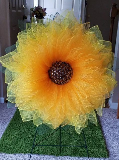 DIY Sunflower Wreath Video included - Debbiedoos Diy Fall Wreath Ideas, Sunflower Wreath Diy, Fall Wreath Ideas, Burlap Flower Wreaths, Deco Mesh Wreaths Diy, Fall Decor Dollar Tree, 10 Dollar, Dollar Tree Fall, Mesh Wreath Diy