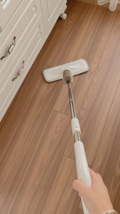 Cleaning Tools Aesthetic, Mopping Aesthetic, Mop Aesthetic, Deep Clean Aesthetic, Vision Board Clean House, House Cleaning Pictures, Cleaning Asthetic Picture, House Chores Aesthetic, Cleaning Supplies Aesthetic