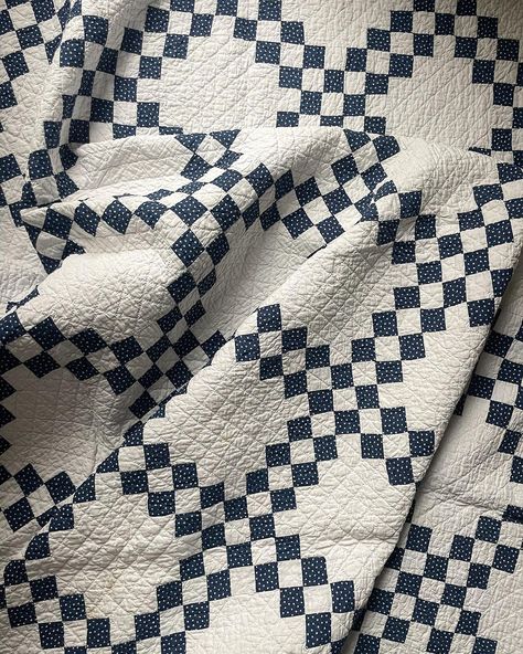 All White Quilt, Green And White Quilt, Irish Quilt Patterns, Gift For Myself, Irish Chain Quilt Pattern, Irish Quilt, Quilt Board, Pretty Quilts, Making Quilts