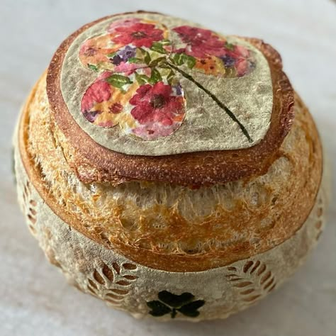 Shamrock Sourdough, St Patricks Day Sourdough, Floral Bread, Pretty Sourdough Bread, Easter Sourdough Bread, Beautiful Bread, Sourdough Bread Art, Sourdough Art, Painted Bread