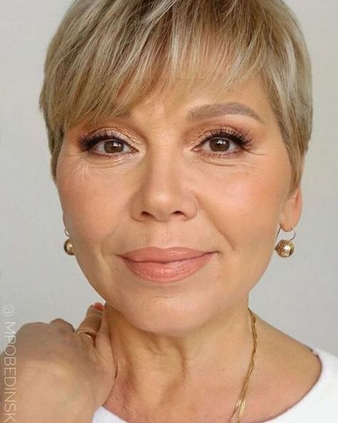 Mother Of The Bride Makeup Styles You Are Sure To Fall In Love With! ❤ Mother of the bride makeup glamorous #wedding #motherofthebride #makeup Makeup For Moms Over 40, Makeup Looks For Older Women Over 40, Makeup Señora, Bride Makeup Ideas, Mother Of The Bride Makeup, Mothers Makeup, Mother Of Bride Makeup, Mom Makeup, Makeup Over 50