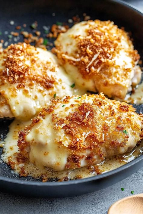 Longhorn Parmesan Crusted Chicken: A Festive and Irresistible Treat Long Horns Parmesan Crusted Chicken, Chicken Parmesan Sides, Longhorn Parmesan Crusted Chicken Recipe, Crusted Chicken Parmesan, Parmesan Ranch Chicken, Longhorn Parmesan Crusted Chicken, Easy Parmesan Crusted Chicken, Parmesan Crusted Chicken Recipe, Bird Recipes