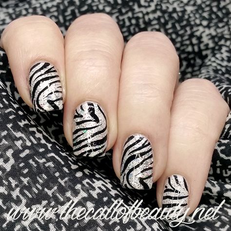 The Call of Beauty: Nail Challenge Collaborative: Zebra Manicure - Black and White #1 Nail Art Zebra Print, Zebra Nails Animal Prints, Zebra Manicure, Zebra Nail Designs, Spirit Nails, Zebra Nail Art, Nail Challenge, Fingernails Painted, Tiger Nails