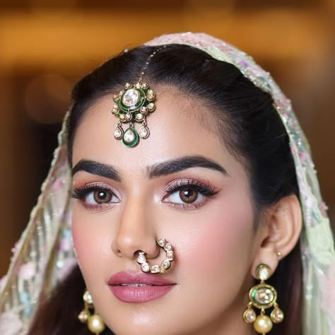 South Indian Bridal Makeup Look, Wedding Makeup Indian, Wedding Bride Makeup, Bridal Makeup Pictures, Nath Bridal, Wedding Make Up Inspiration, Bridal Nath, Ceremony Outfit, Haldi Ceremony Outfit