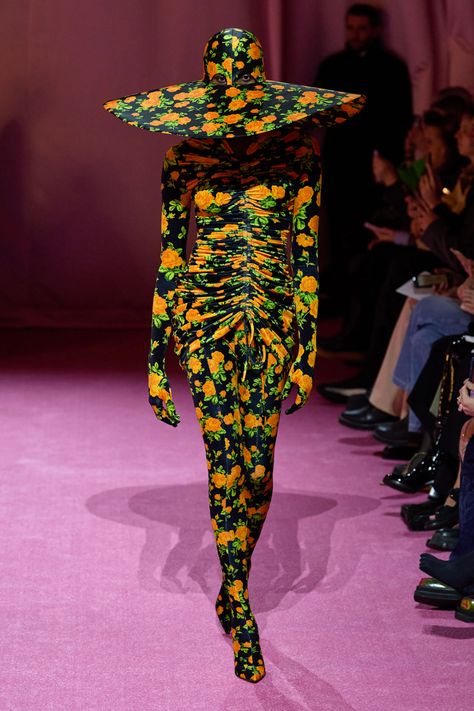 Fall 2022 Ready To Wear, Runway Magazine, Richard Quinn, Vogue India, Next Fashion, Fall 2022, Fashion Show Collection, Sneaker Collection, London Fashion Week