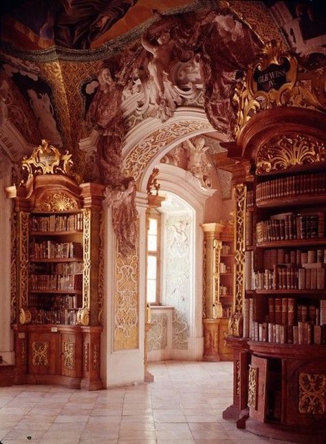 العصور الوسطى, Istoria Artei, Dream Library, Beautiful Library, Baroque Architecture, Home Libraries, Home Library, Book Nooks, Beautiful Architecture