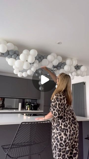 Balloons Taped To The Ceiling, Balloon Decor For Small Spaces, Balloons On Wall Decor, Balloons On Banister, Manly Balloon Garland, Balloon Garland Hanging From Ceiling, Diy Balloon Ceiling, Kitchen Balloon Decoration, Balloon Garland Styles