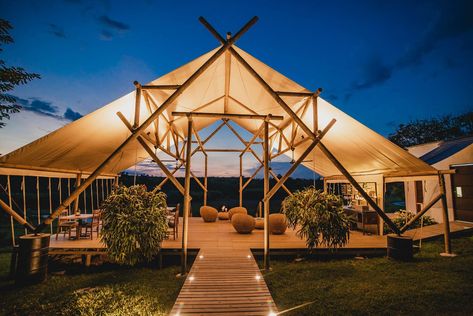 Extension Veranda, Tents Camping Glamping, Entre Rios, Tenda Camping, Pet Camping, Glamping Resorts, Large Tent, Bamboo Architecture, Safari Tent