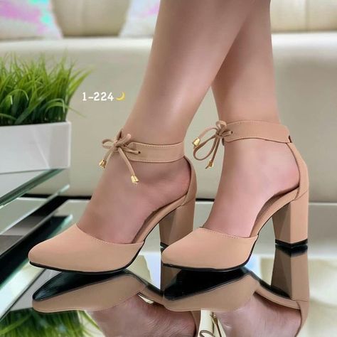 Shoes For Girls Stylish, Best Fall Shoes, Fall Shoes For Women, Elegant Shoes Heels, Sole Sisters, Pretty Sandals, Shoes Heels Classy, Cozy Boots, Fashion Shoes Heels