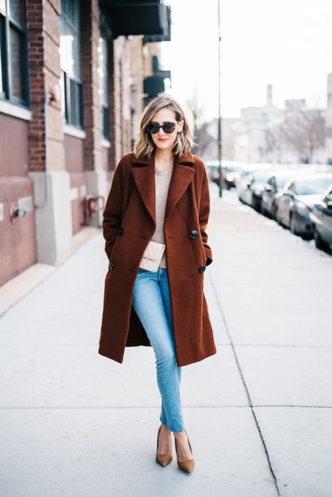 Outfit inspiration: Rust colored coat, beige jumper, lighter jeans and sand colored shoes. Source photo: seeannejane.com Winter Outfits Elegant, Classy Fall Outfits, Fall Fashion Coats, Color Story, Brown Coat, Coat Outfits, Warm Outfits, Outfit Combinations, Fashion 2018