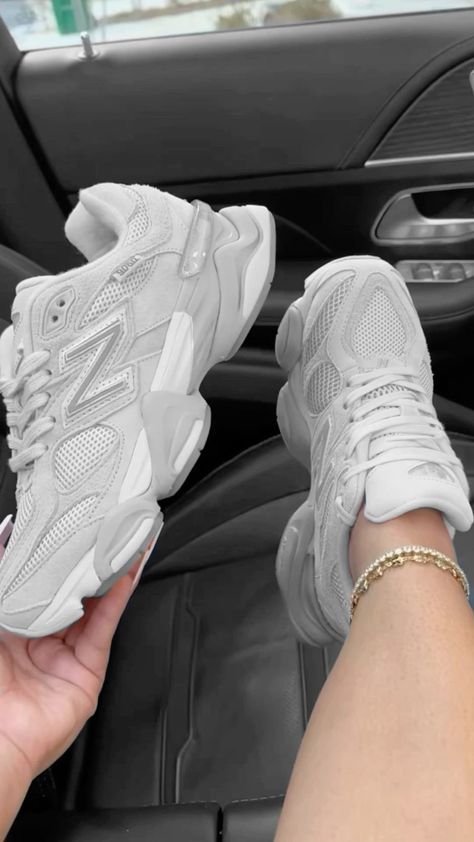 White Sneakers Aesthetic, Women’s Shoes, New Balance Shoes Outfit, Pretty Sneakers, Trendy Shoes Sneakers, Pretty Shoes Sneakers, Fashion Shoes Heels, All Nike Shoes, Shoes Outfit Fashion