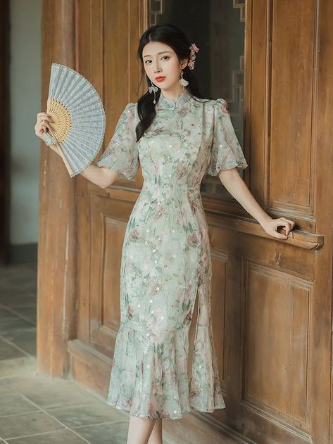 Chinese New Year Dress Modern, Chinese Dress Design, China Dress Modern, Qipao Dress Modern Chinese Style, Qipao Aesthetic, Chinese Outfits Modern, Cheongsam Modern Dress, Blue Chinese Dress, Chinese Formal Dress