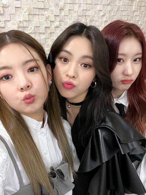 Choi Jisu, Chuncheon, Female Leaders, Lee Chaeryeong, Chaeryeong Itzy, Shin Ryujin, Female Idols, Twitter Update, Kpop Girl Groups