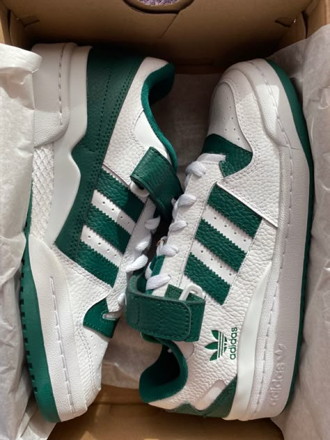 Green Trendy Shoes, Adidas Green Sneakers, Green Adidas Forum, Adidas Forum Low Green, Adidas Shoes Green, Green Adidas Shoes, Addias Shoes, Shoes For School, Perfect Sneakers