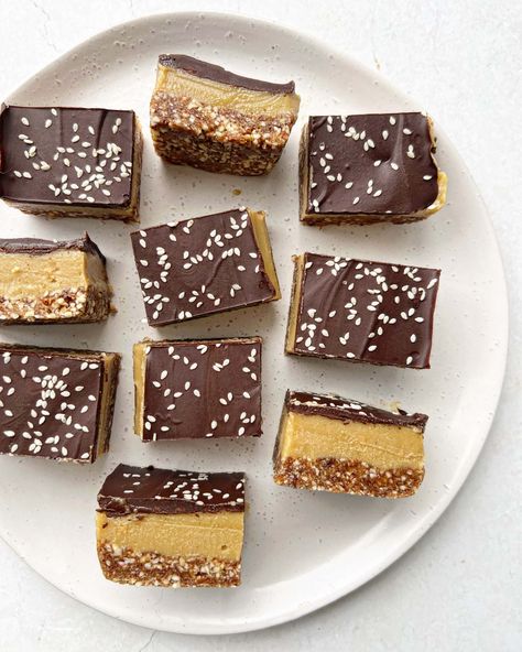 No-Bake Tahini Caramel Dessert Bars - Nourish & Tempt Caramel Dessert Bars, Tahini Caramel, 40g Protein, Protein Powder Pancakes, Tahini Chocolate, Caramel Dessert, Coconut Milk Ice Cream, Mango Ice Cream, Caramel Desserts