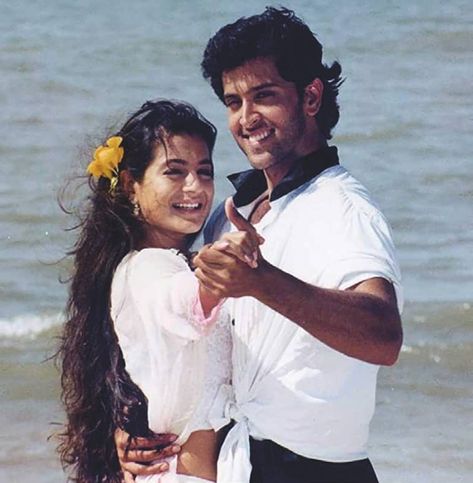 Hrithik Roshan Kaho Naa Pyaar Hai, Hrithik Roshan 90s, Bollywood Scenes, Award Acceptance Speech, Alarm App, 90s Bollywood Aesthetic, Throwback Pictures, Bollywood Aesthetic, Bollywood Posters