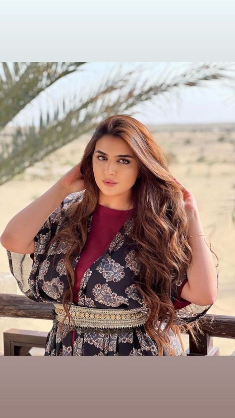 Sheikha Mahra, Loving Wife, Kim Kardashian Outfits, Girls Hijab, Prince Crown, Deepika Padukone Style, Kardashian Outfit, Stylish Hijab, Arabian Beauty Women